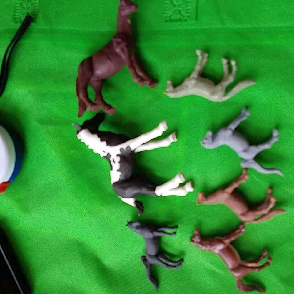 Assorted Horse Figurine Set - Black, Brown, Gray - Set Of 7. - Picture 10 of 10